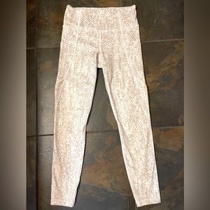 ATHLETA Salutaion Stash Pocket Serpent White 26” woman’s Size Small.